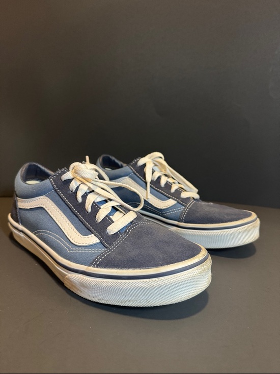 Vans Other - Vans Low-Top Sneakers in Navy and Light Blue